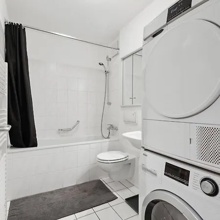 Exclusive Ludenberg Living In Stunning Area *