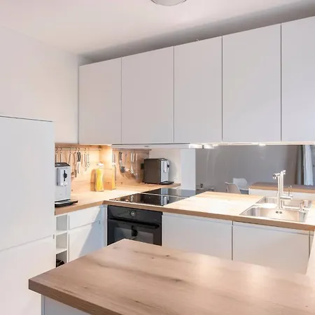 Exclusive Ludenberg Living In Stunning Area Apartment *