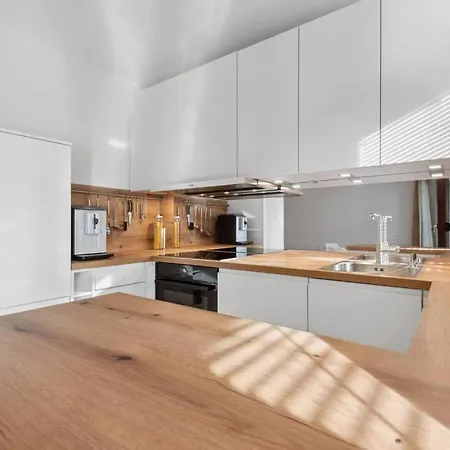 Exclusive Ludenberg Living In Stunning Area Apartament