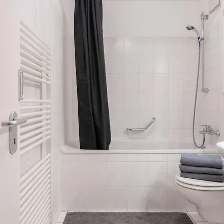 Exclusive Ludenberg Living In Stunning Area Apartment *