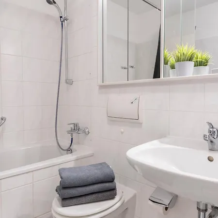 Exclusive Ludenberg Living In Stunning Area *
