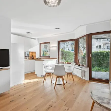 Exclusive Ludenberg Living In Stunning Area *