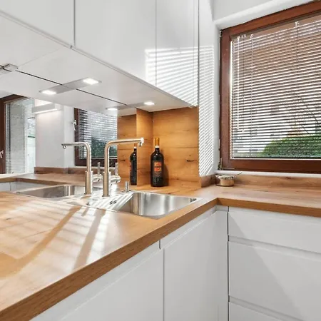 Exclusive Ludenberg Living In Stunning Area * Dusseldorf