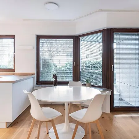 Exclusive Ludenberg Living In Stunning Area דירה *