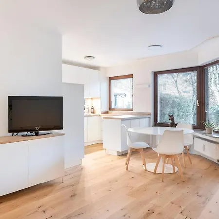 Exclusive Ludenberg Living In Stunning Area *